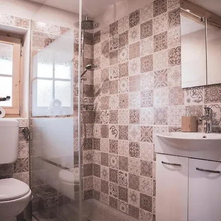 Brvnara Hiska Ulala *